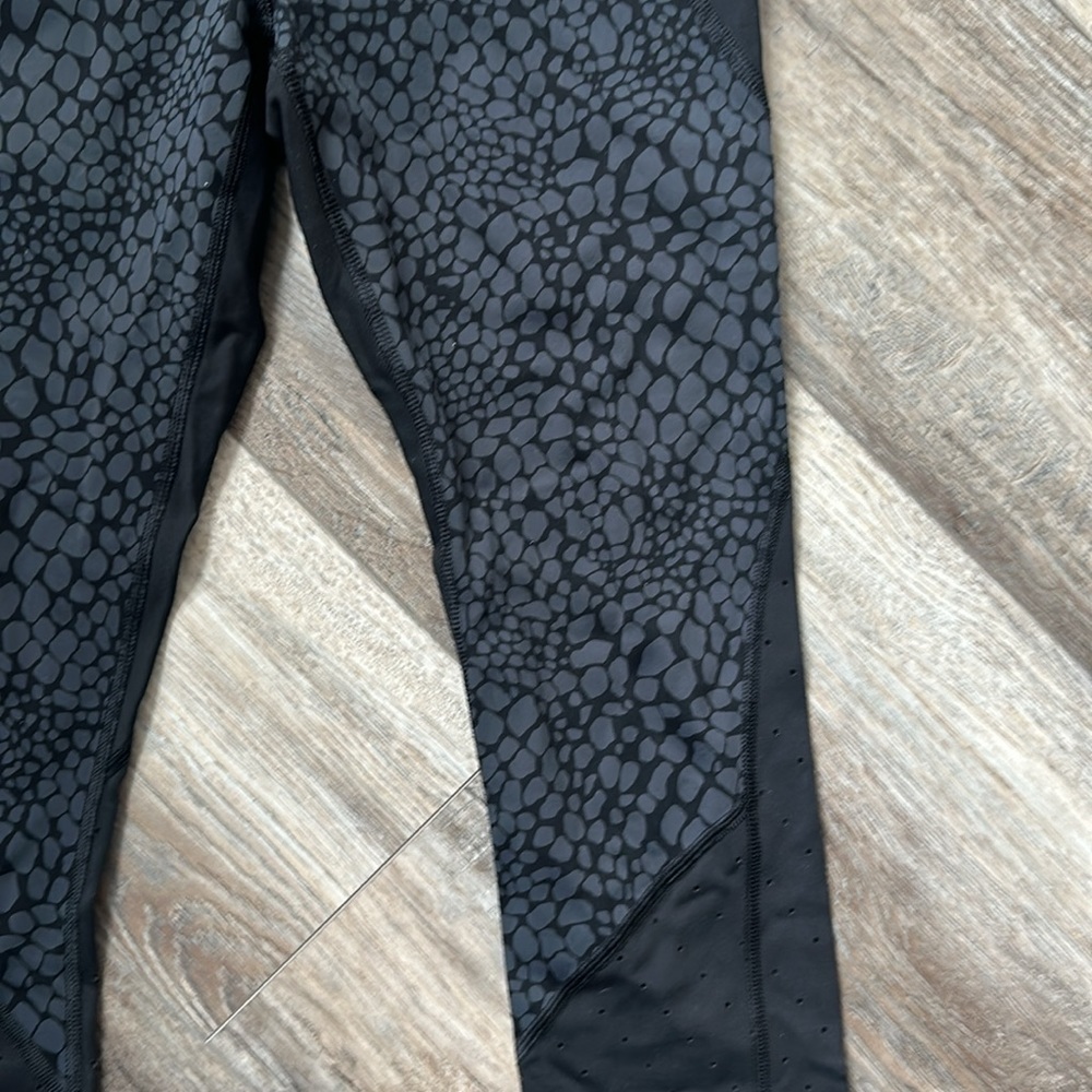 Athleta leggings size Small animal print capris athletic wear - Picture 5 of 8